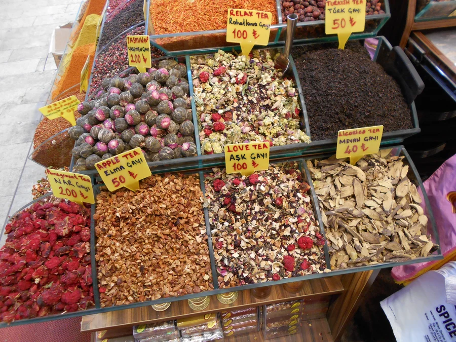 spice display in the Eminonu neighborhood Market