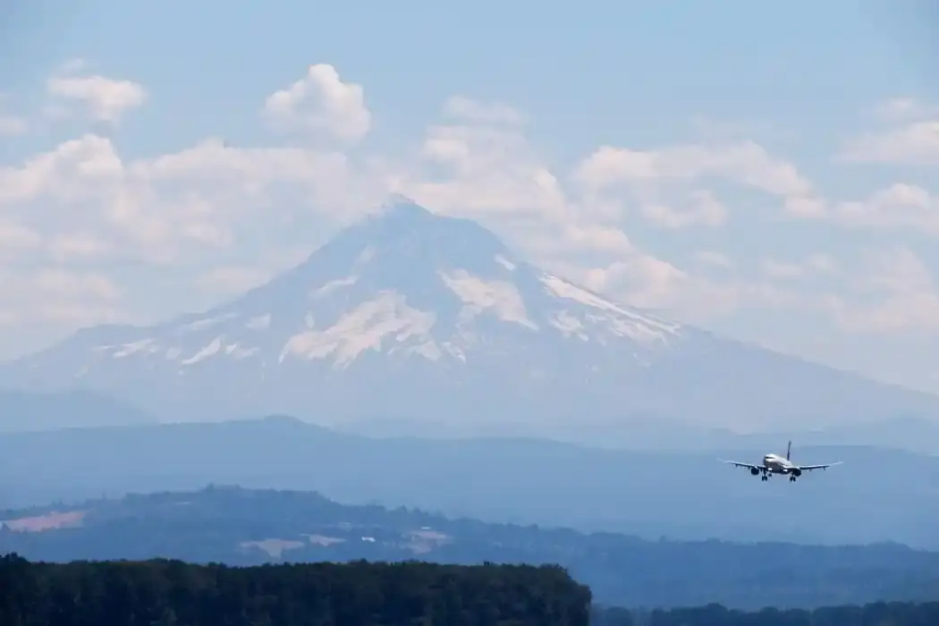 airplane landing mount hood in the background portland