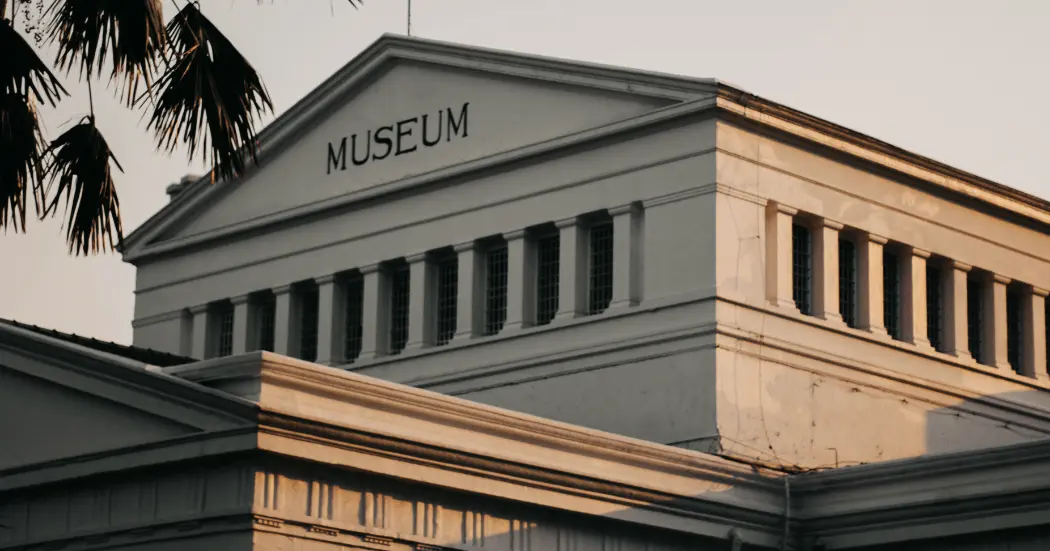 Stone facade of a musuem with the word "museum"